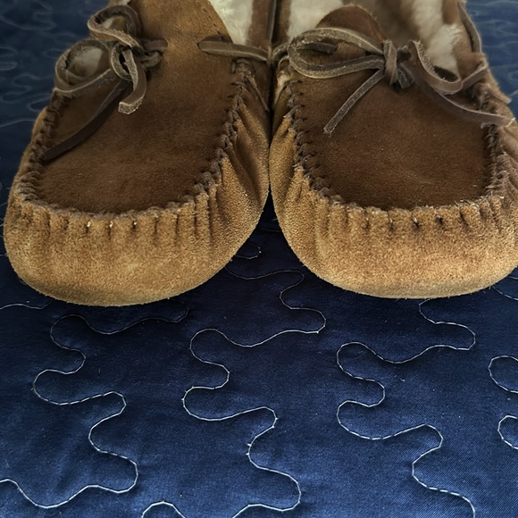 Ugg slippers size 6 - Picture 4 of 8